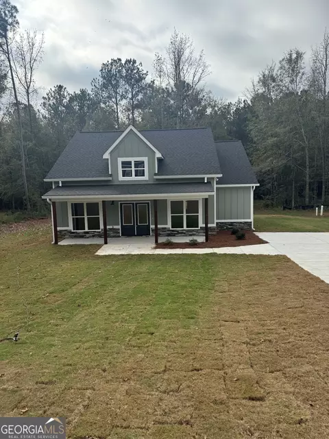 1515 Wisteria Dr, West Point, GA 31833