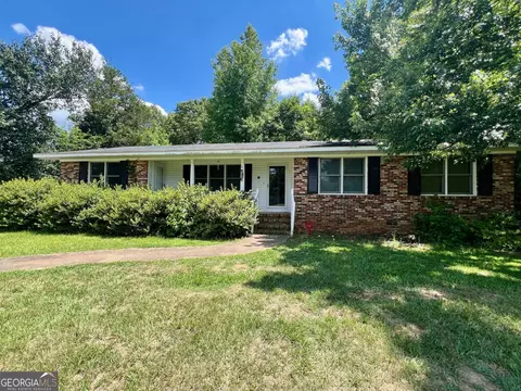 715 Evergreen Dr, Sandersville, GA 31082