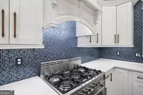 Kitchen - 187 Pine St, Commerce, GA 30529 photo 4 of 8