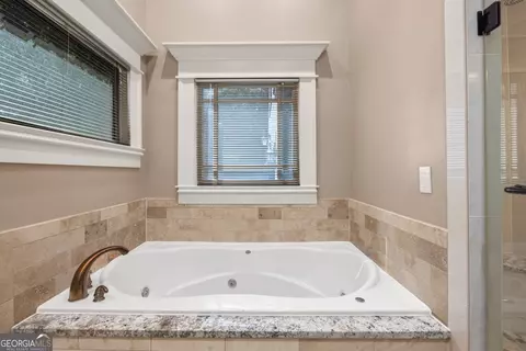 Bath - 187 Pine St, Commerce, GA 30529 photo 2 of 7