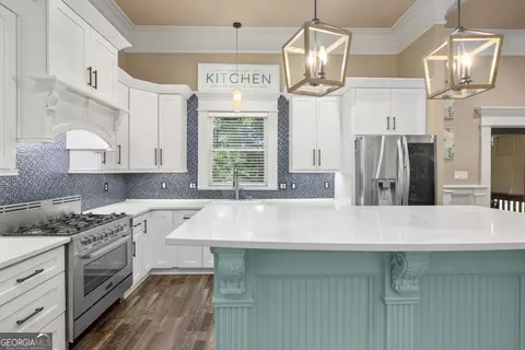 Kitchen - 187 Pine St, Commerce, GA 30529 photo 3 of 8