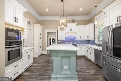 Kitchen - 187 Pine St, Commerce, GA 30529 photo 1 of 8