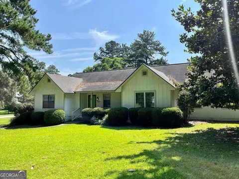 7203 Doss Dr, Tifton, GA 31794