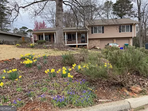 4749 Mockernut Ct SW, Lilburn, GA 30047