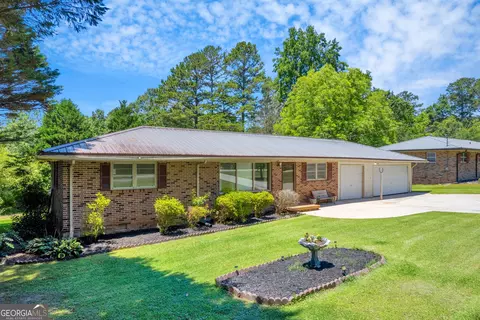 1226 Skyline Dr, Toccoa, GA 30577