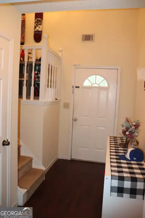 Entry Way - 98 Lewis Cir, Commerce, GA 30529 photo 3 of 5