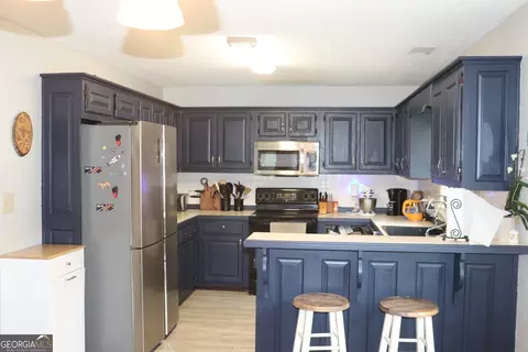 Kitchen - 98 Lewis Cir, Commerce, GA 30529 photo 1 of 4