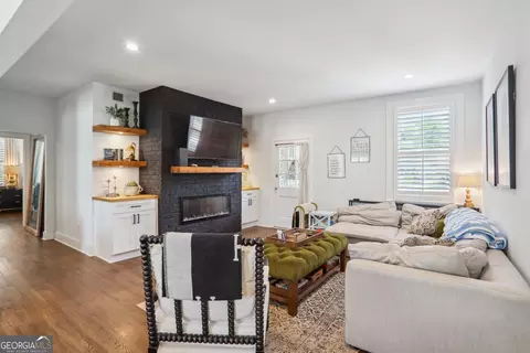 98 Peachtree Memorial Dr NW #2, Atlanta, GA 30309