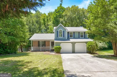 1281 Foxvale Dr, Hampton, GA 30228