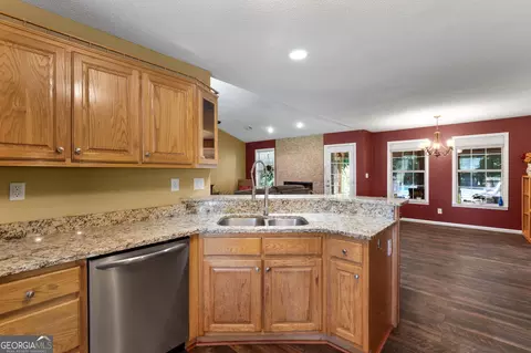 Kitchen - 258 Thomas Rd, Milner, GA 30257 photo 2 of 3