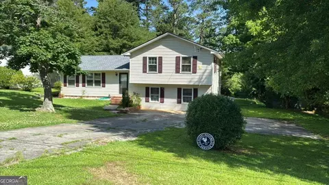 2043 Poplar Rdg, Lawrenceville, GA 30044