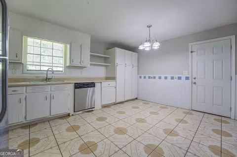 6527 Cameron Rd, Morrow, GA 30260 photo 10