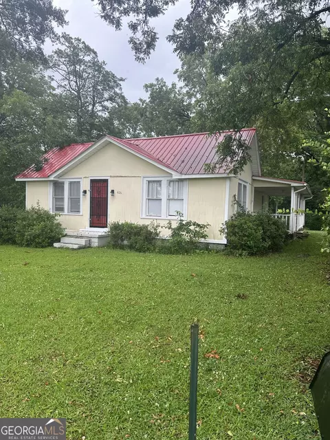 406 Church St, Valley, AL 36854