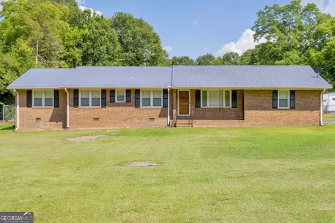 74 N Broad St, Bowman, GA 30624