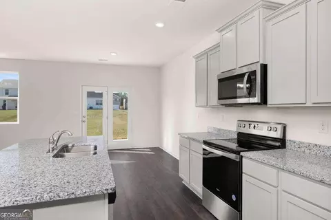 Kitchen - 413 Harrow Dr #271, Perry, GA 31069 photo 3 of 3
