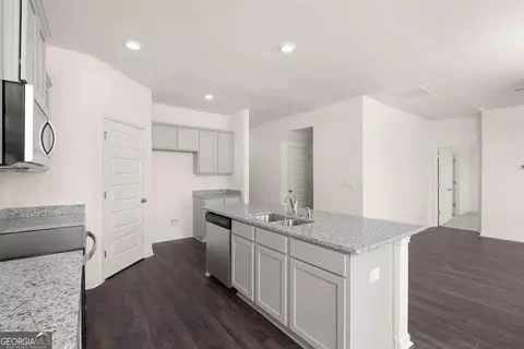 Kitchen - 413 Harrow Dr #271, Perry, GA 31069 photo 2 of 3
