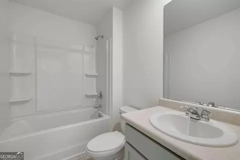 Bath - 413 Harrow Dr #271, Perry, GA 31069 photo 2 of 2