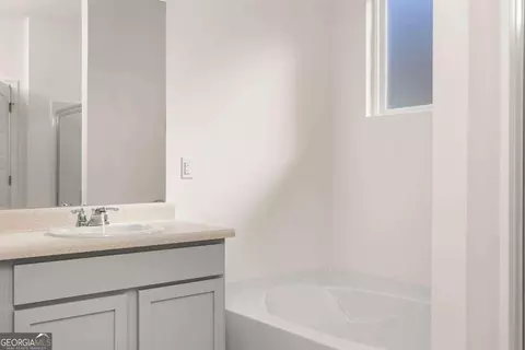 Bath - 413 Harrow Dr #271, Perry, GA 31069 photo 1 of 2