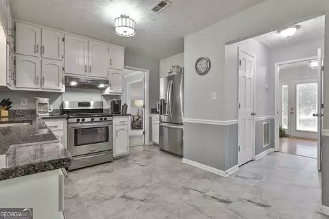 430 Anthony Dr, Tyrone, GA 30290 photo 4