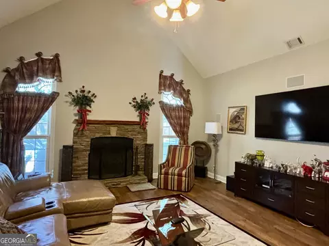 Living - 213 Old Bridge Rd, Warner Robins, GA 31088 photo 5 of 8