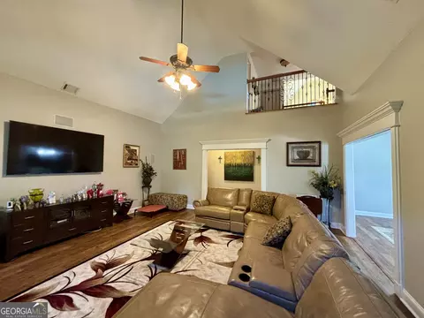 Living - 213 Old Bridge Rd, Warner Robins, GA 31088 photo 3 of 8