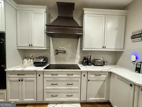 Kitchen - 213 Old Bridge Rd, Warner Robins, GA 31088 photo 5 of 9