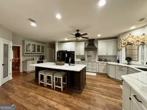 Kitchen - 213 Old Bridge Rd, Warner Robins, GA 31088 photo 2 of 9