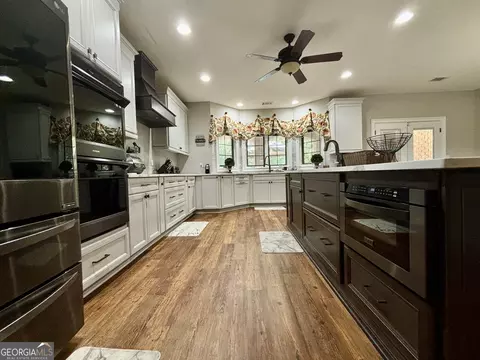 Kitchen - 213 Old Bridge Rd, Warner Robins, GA 31088 photo 7 of 9