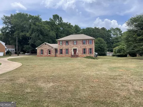 105 Essex Cir, Fayetteville, GA 30215