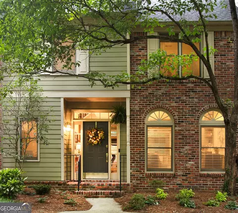 118 River Ridge Ln, Roswell, GA 30075