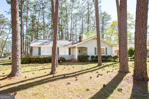 1012 Seminole Trl, Waycross, GA 31501