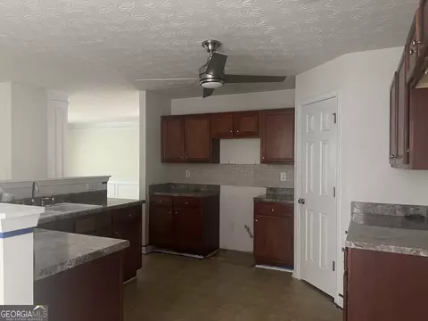 305 Timberlake Ter, Covington, GA 30016 photo 6