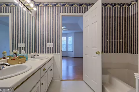 Bath - 2223 Chase Rd, Cornelia, GA 30531 photo 2 of 5