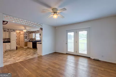 Living - 2223 Chase Rd, Cornelia, GA 30531 photo 2 of 3
