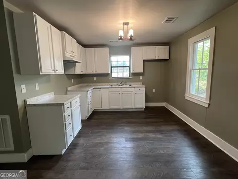329 Lee St, Barnesville, GA 30204 photo 3