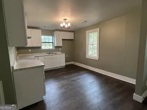 329 Lee St, Barnesville, GA 30204 photo 4