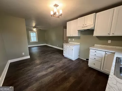 329 Lee St, Barnesville, GA 30204 photo 2