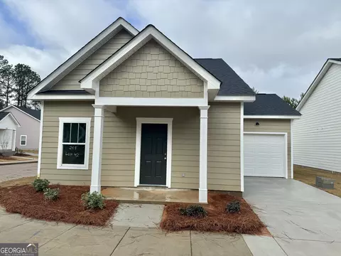 201 Lenox Cir, Lagrange, GA 30241