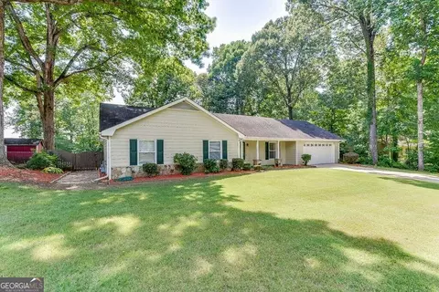1715 Rambling Woods Dr, Lawrenceville, GA 30043