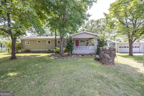 1568 Mountain Dr, Hamilton, GA 31811