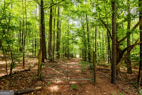 6 Vaughn Rd, Newnan, GA 30265