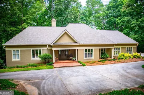 202 N Ole Hickory Trl, Carrollton, GA 30117