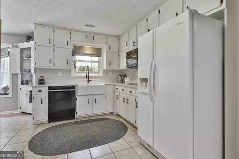 Kitchen - 744 Grant Rd, Brooks, GA 30205 photo 4 of 4