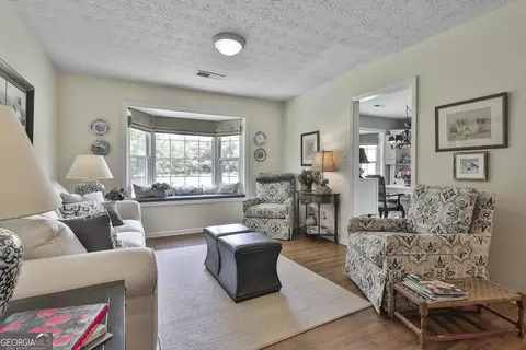 Living - 744 Grant Rd, Brooks, GA 30205 photo 2 of 5