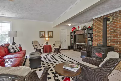 Living - 744 Grant Rd, Brooks, GA 30205 photo 4 of 5