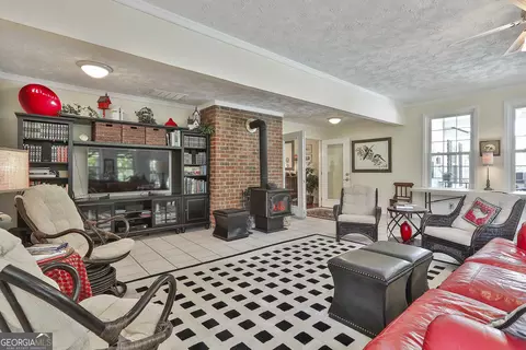 Living - 744 Grant Rd, Brooks, GA 30205 photo 5 of 5