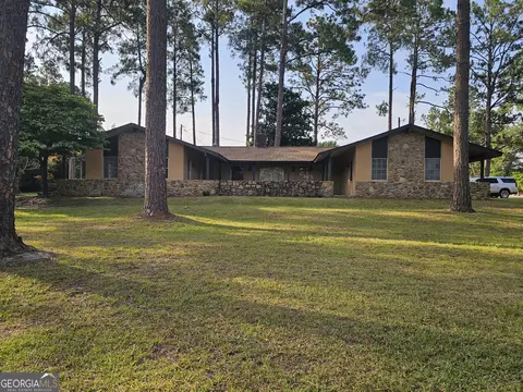 135 Kathleen Rd, Swainsboro, GA 30401