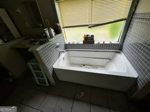 Bath - 27 Warnock St, Register, GA 30452 photo 2 of 2