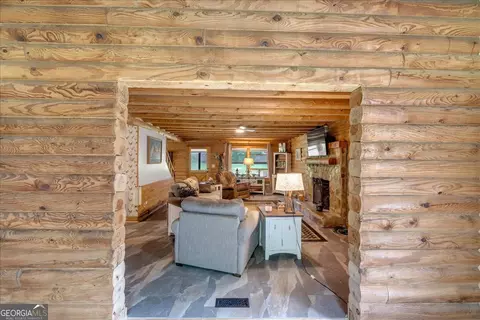 Entry Way - 176 Old Farm Rd, Perry, GA 31069 photo 2 of 3