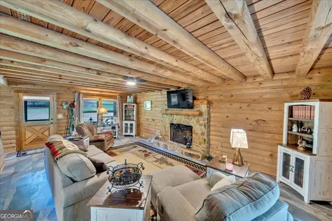 Living - 176 Old Farm Rd, Perry, GA 31069 photo 2 of 4